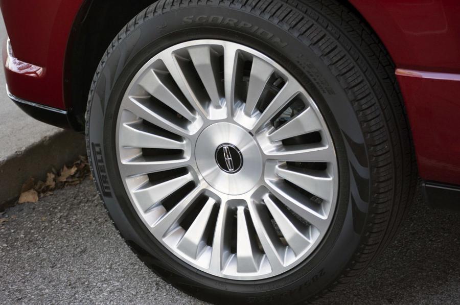  Lincoln Navigator 2014 года  (фото 39 из 61)